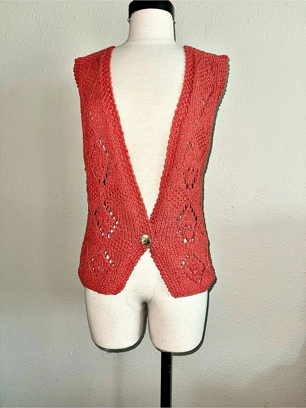 Crochet Coral Pointelle Knit Vest pearl shell button s/m